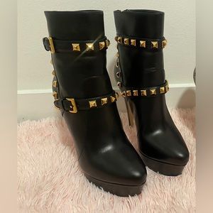 MIU MIU Ankle boots. Never worn, barely used to walk around in while trying on.